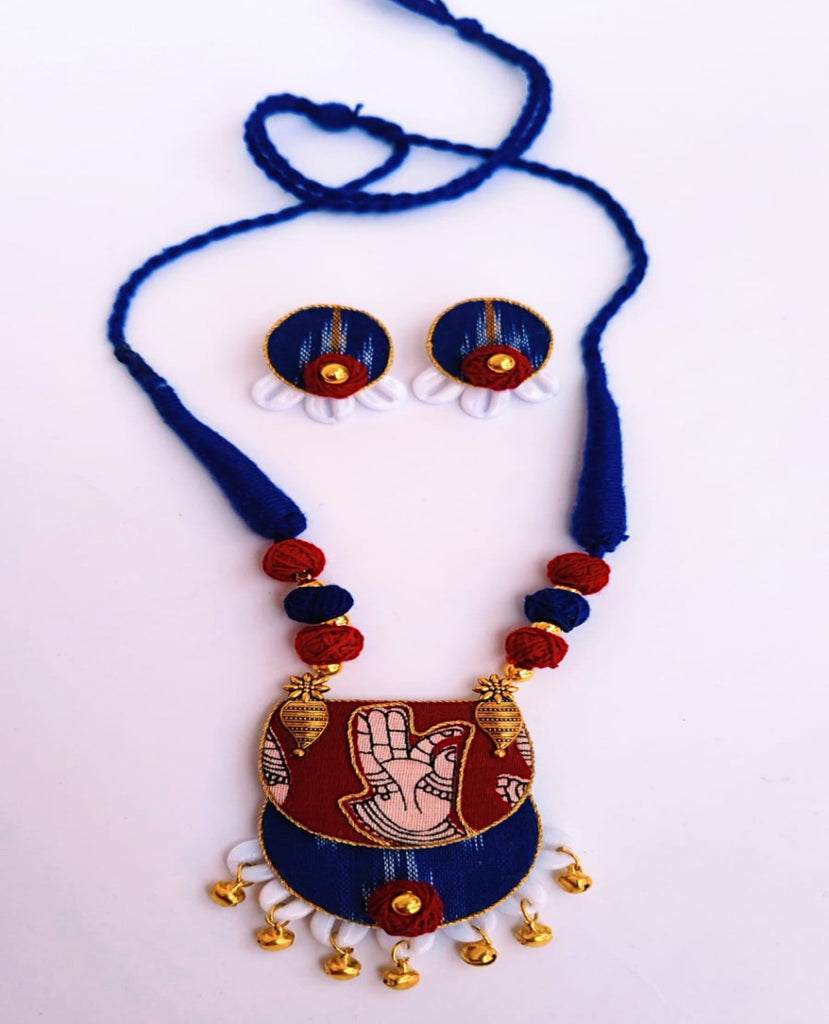 Necklace with pendant and matching earrings and beautiful LOREAL work