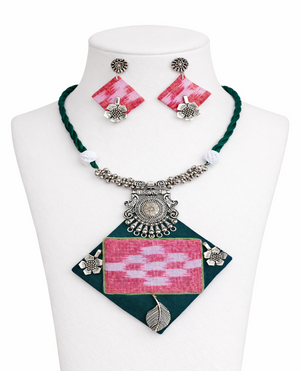 PINK SAMBALPURI NECKLACE