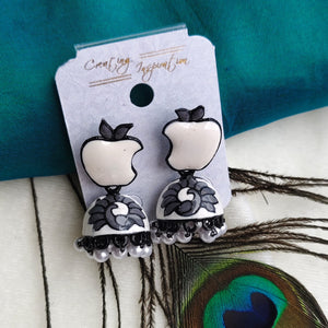 WHITE APPLE
