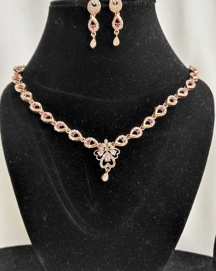 AD FLOWER NECKLACE